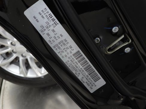 Used 2019 Jeep Cherokee Latitude w/ Popular Appearance Group image 29