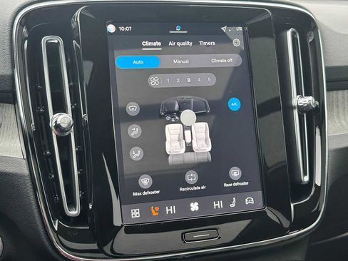 New 2026 Volvo XC40 B5 Plus w/ Protection Package Premier image 28