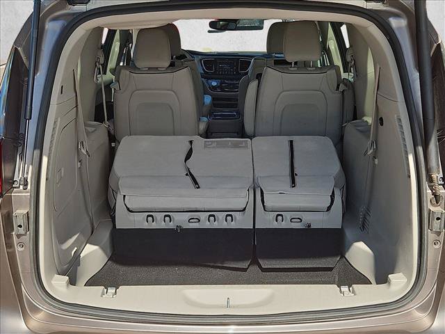 Used 2018 Chrysler Pacifica Limited w/ Advanced Safetytec Group FWD image 6
