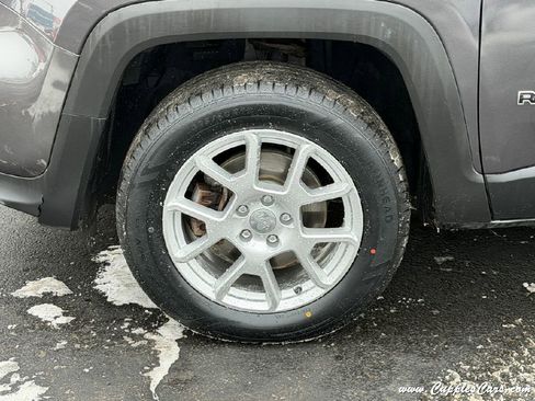 Used 2019 Jeep Renegade Sport image 44