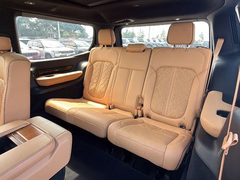 Used 2022 Jeep Grand Wagoneer Series III w/ Rear Seat Video Group 1 AWD/4WD image 16