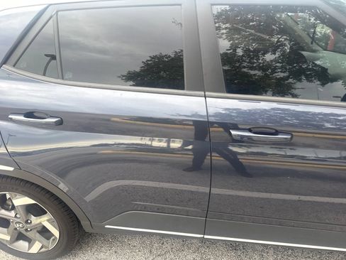 Used 2020 Hyundai Venue FWD image 17
