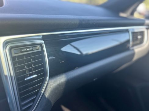 Used 2018 Porsche Macan Sport Edition image 34