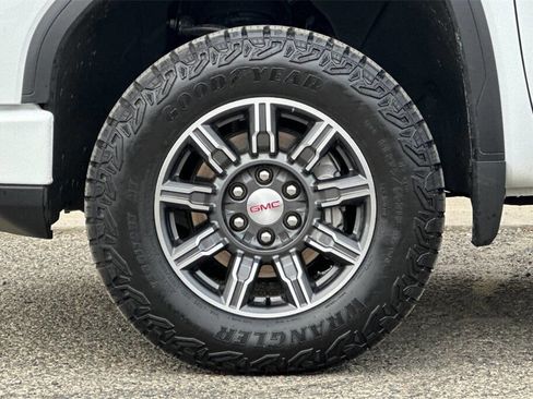 Used 2024 GMC Sierra 1500 AT4 w/ Technology Package image 24