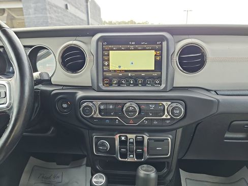 Used 2022 Jeep Wrangler Unlimited Sahara image 25