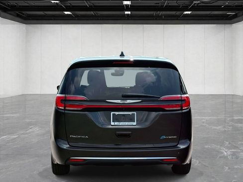Used 2023 Chrysler Pacifica Touring-L FWD image 6