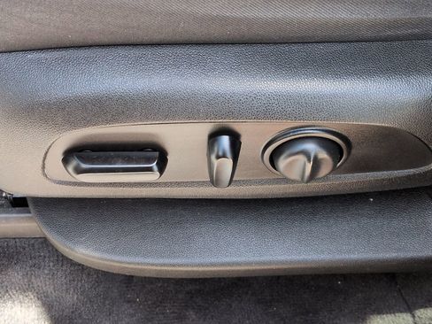 Used 2019 Chevrolet Traverse LT FWD image 20