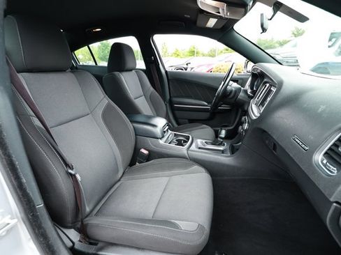 Used 2022 Dodge Charger SXT RWD image 25