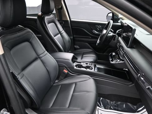 Used 2025 Lincoln Corsair AWD image 30