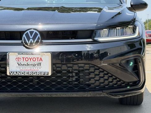 Used 2025 Volkswagen Jetta Sport FWD image 8
