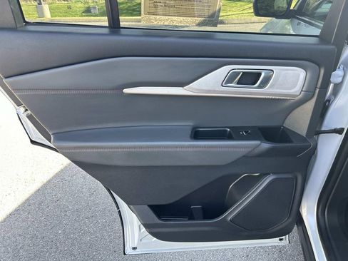 Used 2025 Ford Explorer Active image 21