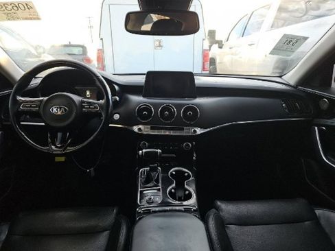 Used 2018 Kia Stinger Premium image 15