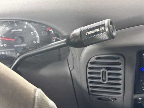 Used 2001 Ford F150 Lariat RWD image 18