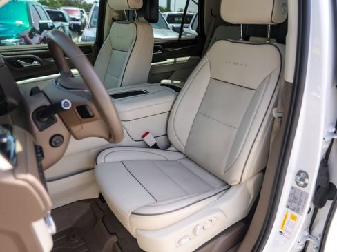 Used 2023 GMC Yukon Denali w/ Denali Reserve Package AWD/4WD image 10