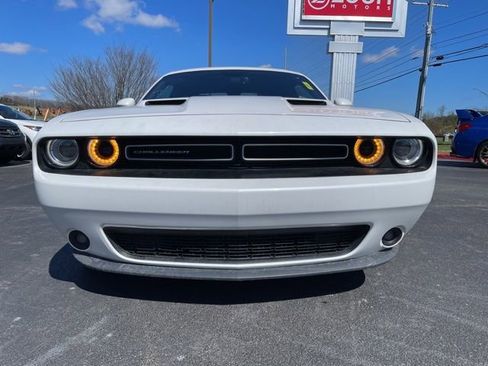Used 2016 Dodge Challenger SXT Plus image 3