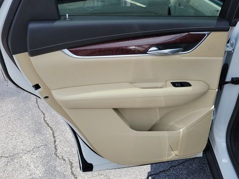 Used 2017 Cadillac XT5 Premium Luxury FWD image 10
