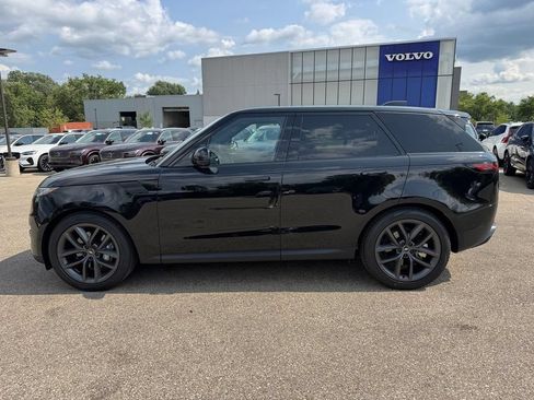 Used 2025 Land Rover Range Rover Sport SE AWD/4WD image 2