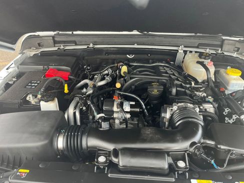 Used 2023 Jeep Wrangler Sport image 31