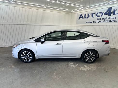 Used 2020 Nissan Versa SV image 8