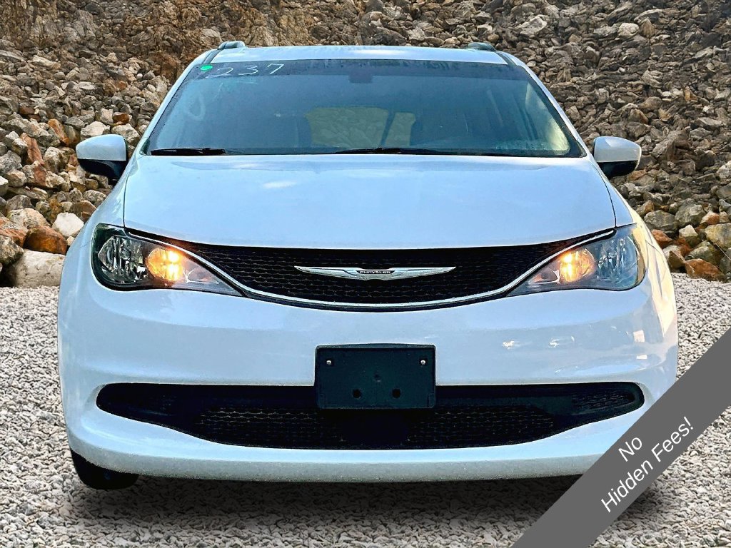 Used 2021 Chrysler Voyager Lxi FWD image 3