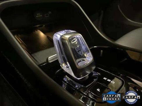 Used 2025 Volvo XC40 B5 Plus image 57