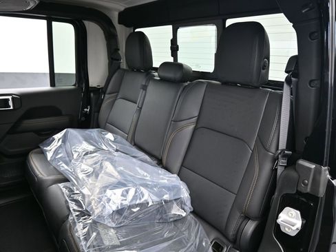 Used 2025 Jeep Gladiator Sport image 33