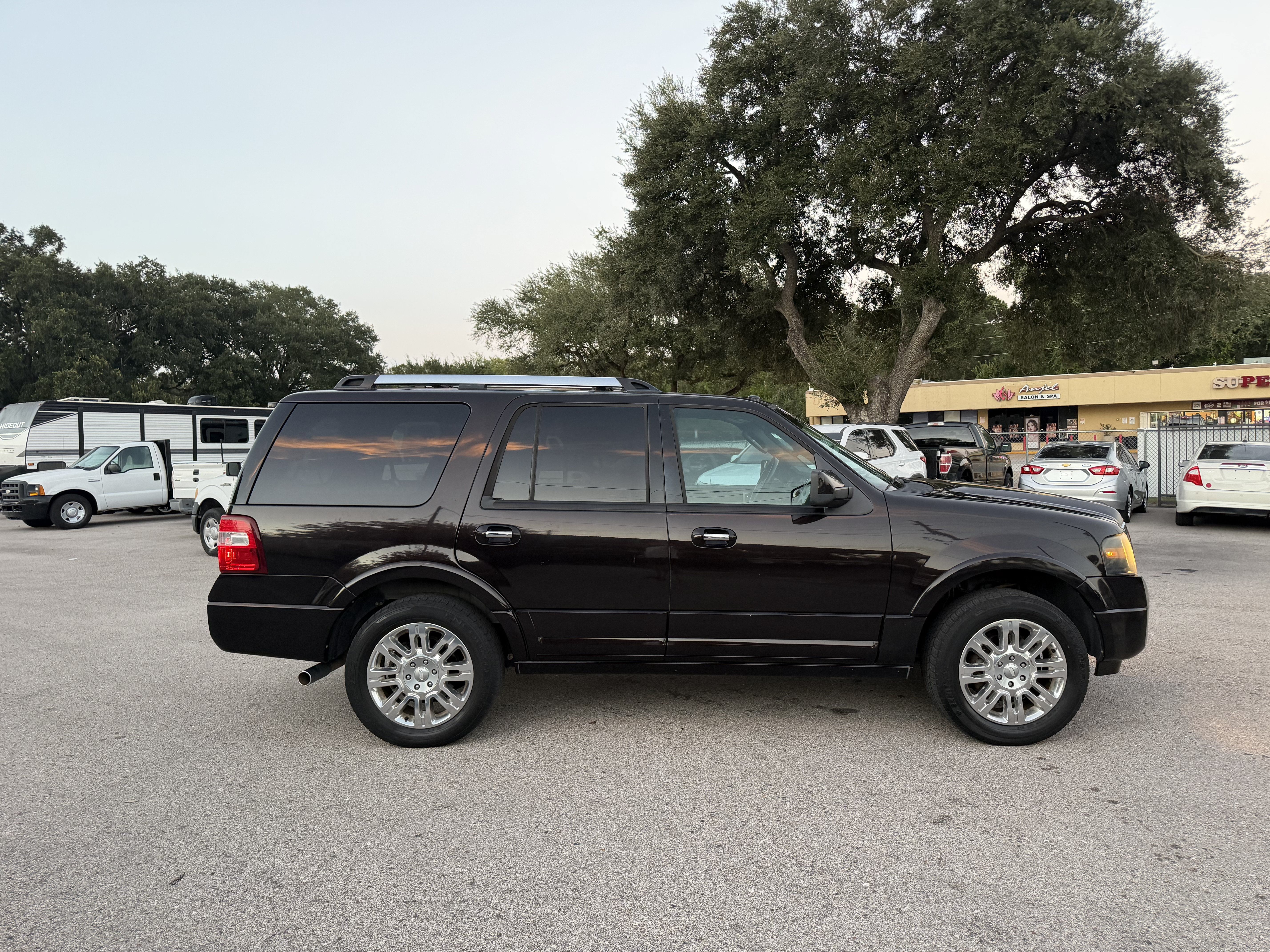Used 2013 Ford Expedition Limited RWD image 5