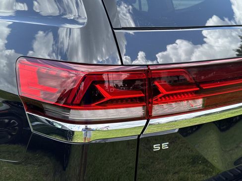 Used 2024 Volkswagen Atlas SE FWD image 11