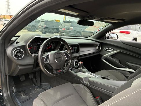 Used 2018 Chevrolet Camaro SS RWD image 13