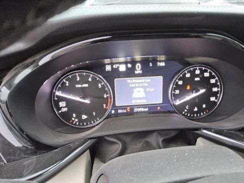 Used 2023 Buick Envision Avenir image 2