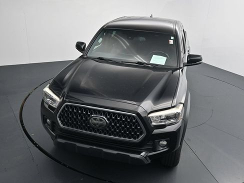 Used 2018 Toyota Tacoma TRD Off-Road w/ Technology Package AWD/4WD image 11