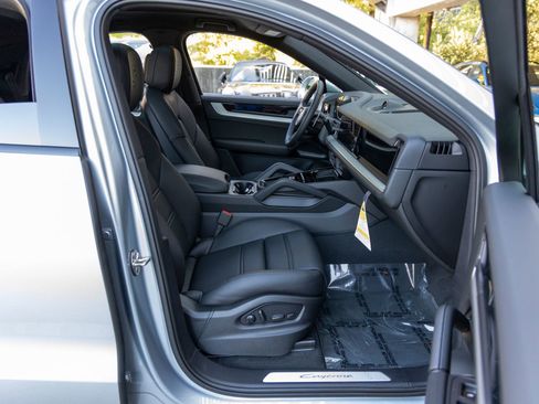 New 2026 Porsche Cayenne Coupe AWD/4WD image 55