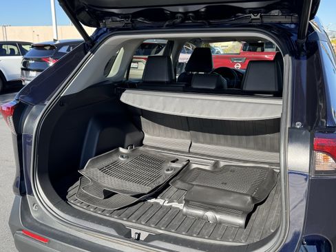 Used 2022 Toyota RAV4 XLE Premium image 38
