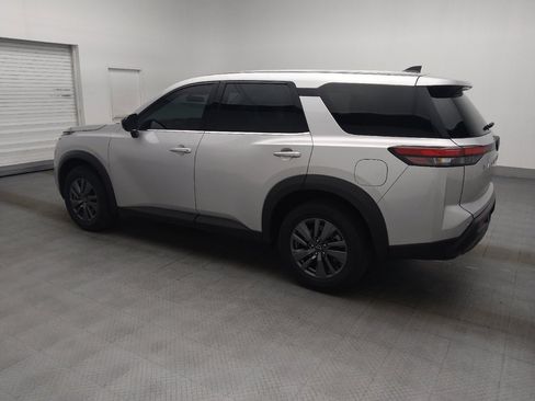 Used 2024 Nissan Pathfinder S FWD image 3