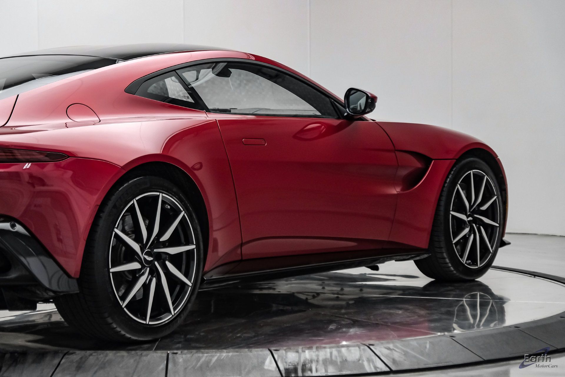 Used 2019 Aston Martin V8 Vantage Coupe RWD image 23