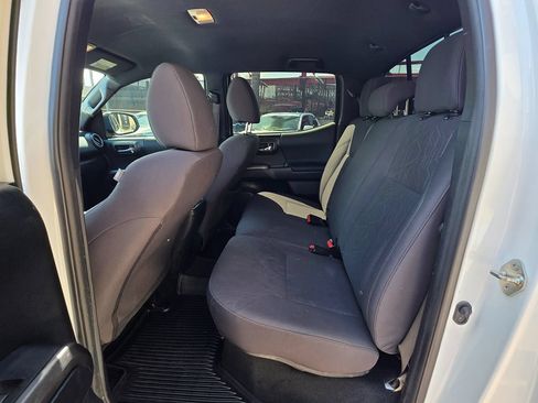 Used 2018 Toyota Tacoma TRD Off-Road w/ Technology Package AWD/4WD image 21