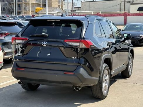 Used 2025 Toyota RAV4 XLE FWD image 4