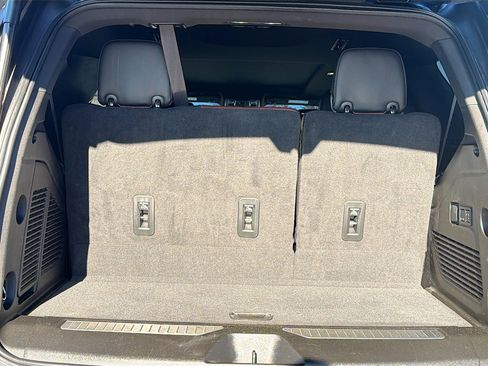 Used 2023 GMC Yukon Denali Ultimate image 11