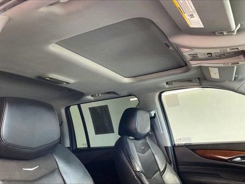 Used 2019 Cadillac Escalade ESV Luxury AWD/4WD image 23