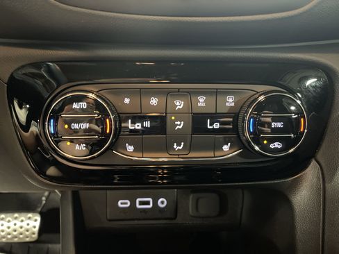 Used 2023 Buick Encore GX Select w/ Sport Touring Package image 22