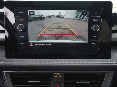 Used 2025 Volkswagen Taos SE AWD/4WD image 29