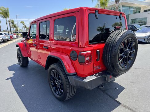 Used 2025 Jeep Wrangler Unlimited Sahara w/ Safety Group AWD/4WD image 8
