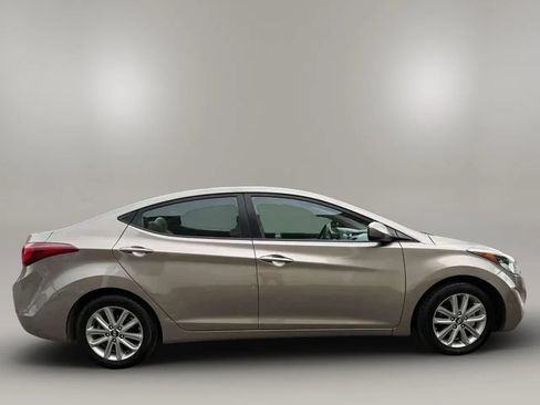 Used 2014 Hyundai Elantra SE w/ Option Group 02 FWD image 7