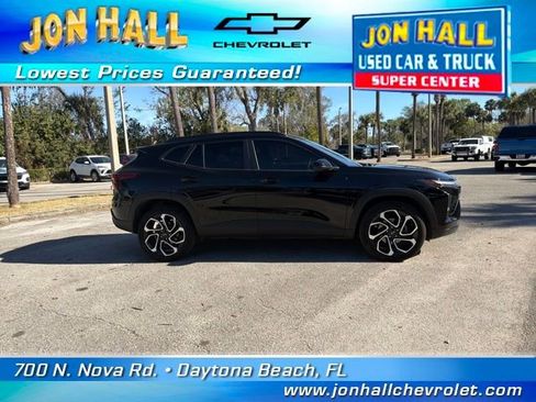 Used 2025 Chevrolet Trax RS w/ Sunroof Package image 11