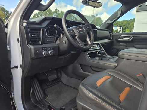 Used 2024 GMC Sierra 1500 AT4 w/ Technology Package AWD/4WD image 18