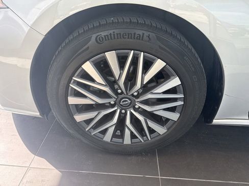 Used 2023 Nissan Altima 2.5 SV FWD image 7