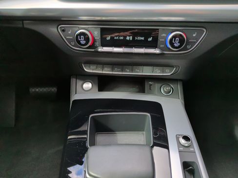 Used 2022 Audi Q5 2.0T Prestige w/ Prestige Package image 31