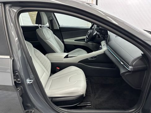 Used 2025 Hyundai Elantra Limited image 14