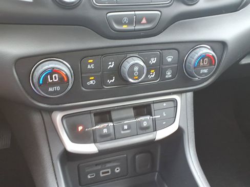 Certified 2022 GMC Terrain SLT w/ Infotainment Package II AWD/4WD image 20