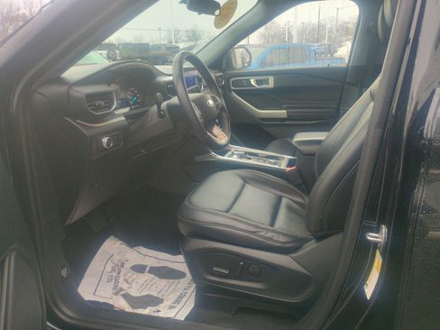 Used 2022 Ford Explorer XLT w/ Equipment Group 202A image 22